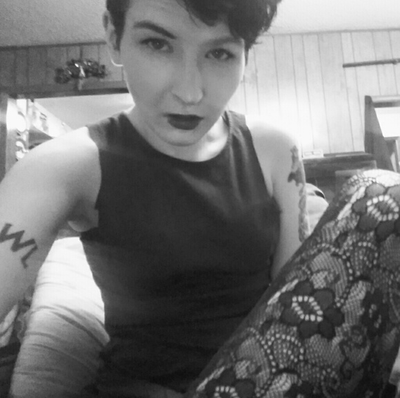 Meet your Posher, Robyn Jude - Picture 3 of 3